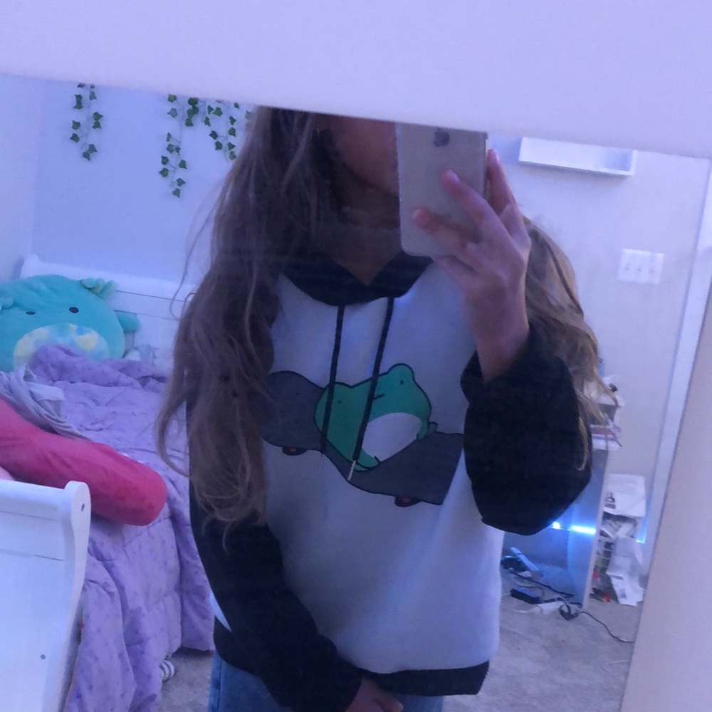 Super cute hoodie womens XS 🛹 Fleece lined and perfect for fall and winter !